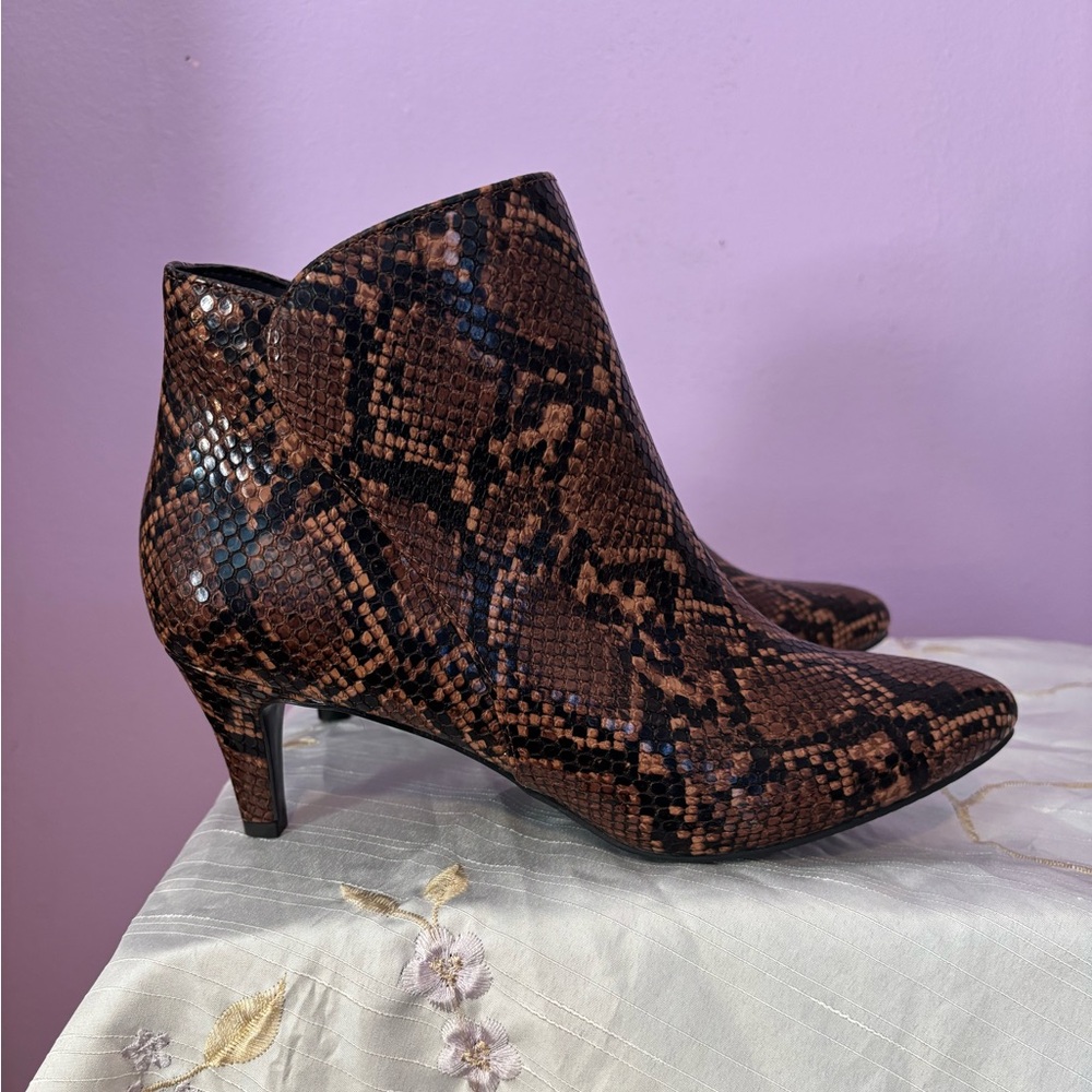 Alfani Brown and Black Snakeskin Ankle Boots Size 8M. New in box.